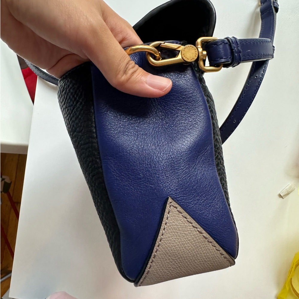 [SOLD] Like new Marc Jacobs Crossbody Bag Two Tone - Picture 6 of 13